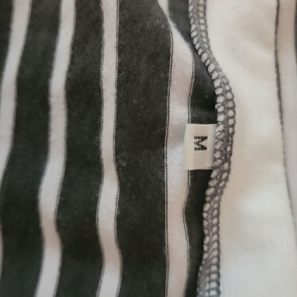 Ladies Black White Striped Sleeveless Blouse Top sz Med - Picture 10 of 14